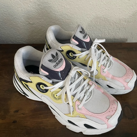 adidas Shoes - Adidas Astir
